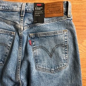 Levi’s Ribcage Flare Jeans in Tango Light